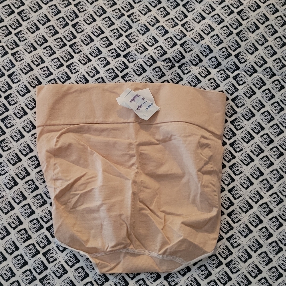 Hbi seamless Sample NWOT M style  DB4575 - Picture 2 of 2